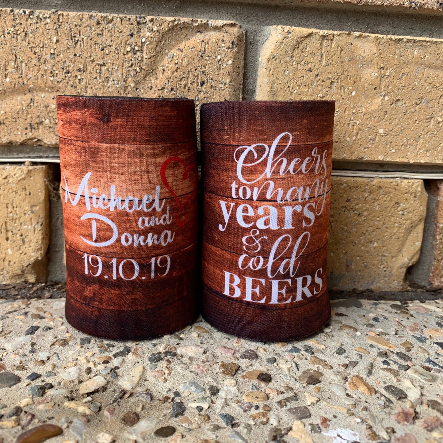 WS055 | Personalised “Cheers to Many Years, Cold Beers” Stubby Holder — Wood Theme Background | Wedding & Anniversary Can Cooler